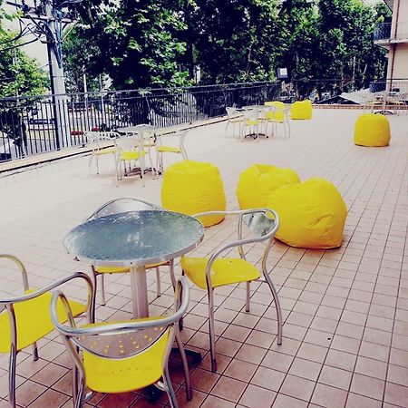 Hotel Ideale Young People Under 40 リミニ エクステリア 写真