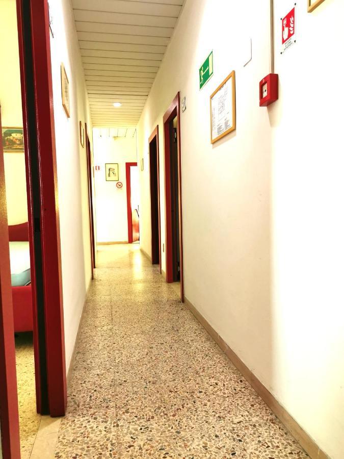 Hotel Ideale Young People Under 40 リミニ エクステリア 写真