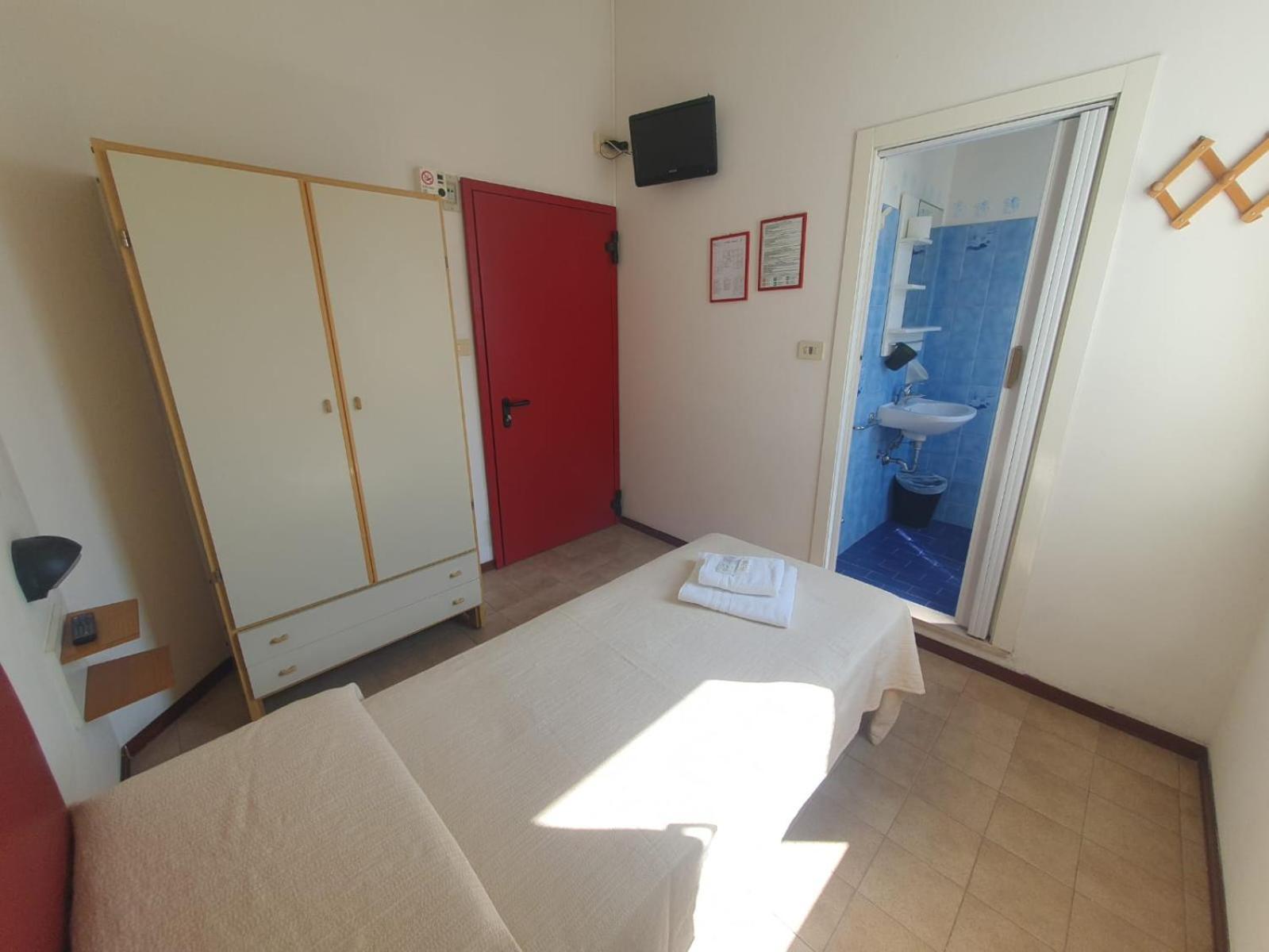 Hotel Ideale Young People Under 40 リミニ エクステリア 写真