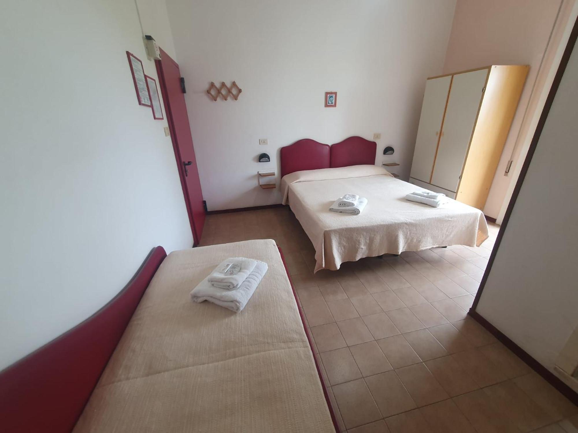Hotel Ideale Young People Under 40 リミニ エクステリア 写真