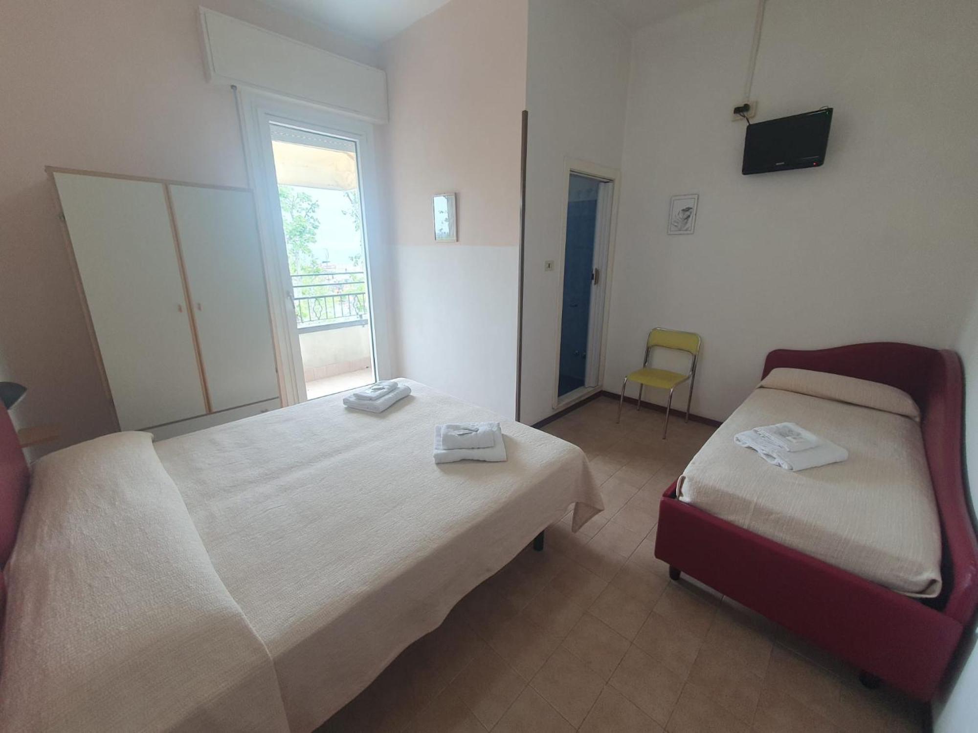 Hotel Ideale Young People Under 40 リミニ エクステリア 写真