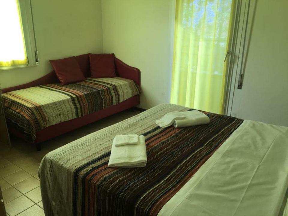 Hotel Ideale Young People Under 40 リミニ エクステリア 写真